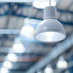 LED-Leuchten in einer Halle