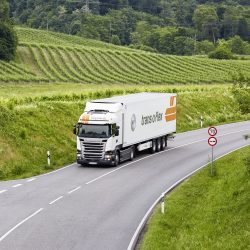 Lkw von trans-o-flex unterwegs