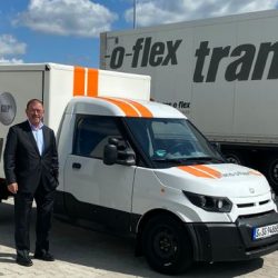 trans-o-flex testet Elektro-Zustellfahrzeug trans-o-flex testet Elektro-Zustellfahrzeug, Wolfgang P. Albeck Vorsitzende der trans-o-flex-Geschäftsführung